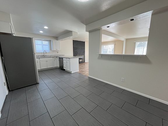 4th image of 9501 W Pinedale Dr