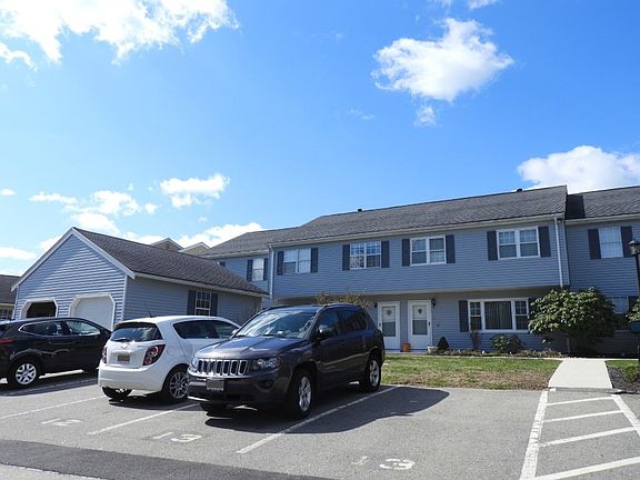 2nd image of 9 Pamela Ln Unit 5-1