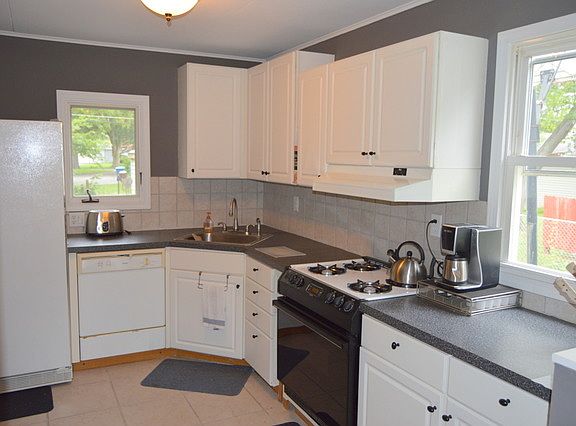 2nd image of 204 N Evanslawn Ave