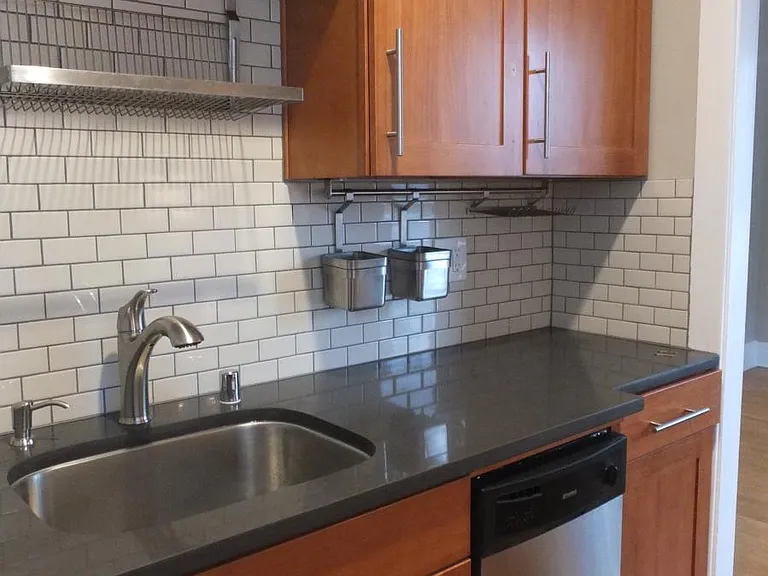 527 Malden Ave E #7 — Photo 9