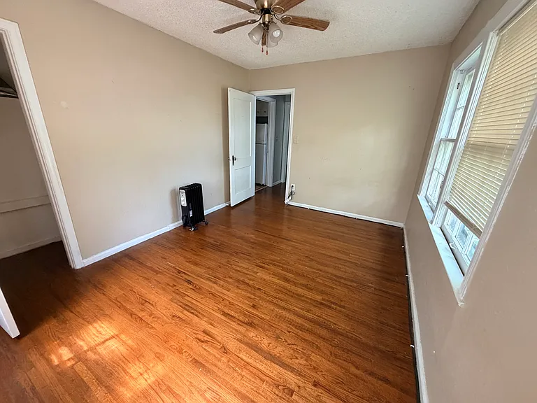 1215 S Saint Louis Ave #5 — Photo 2