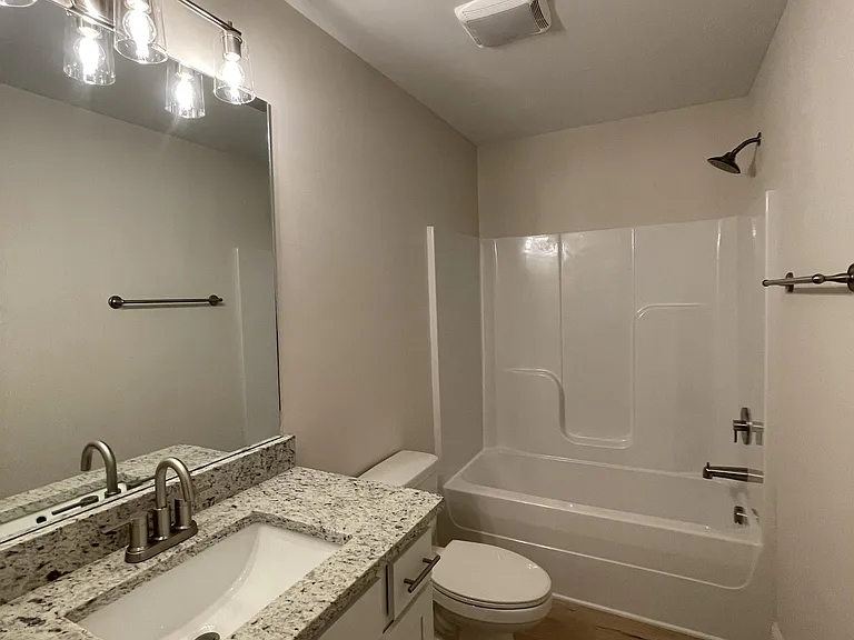2405 Harley St — Photo 8