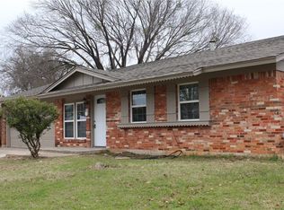 1805 Warren Ln, Fort Worth, TX 76112