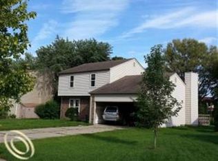 5789 King James Ln, Waterford, MI 48327