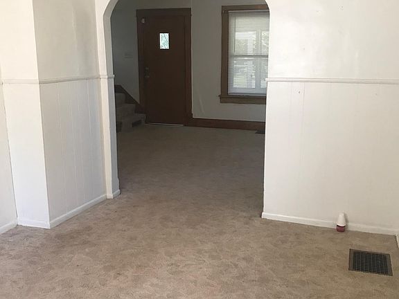 4th image of 108 W Market St