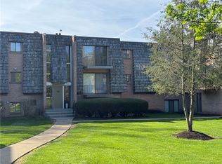 1632 Forest Green Dr, Coraopolis, PA 15108