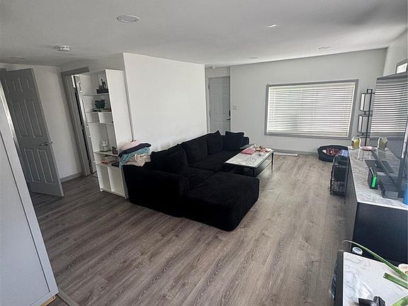 3rd image of 3494 Ludlow Ave
