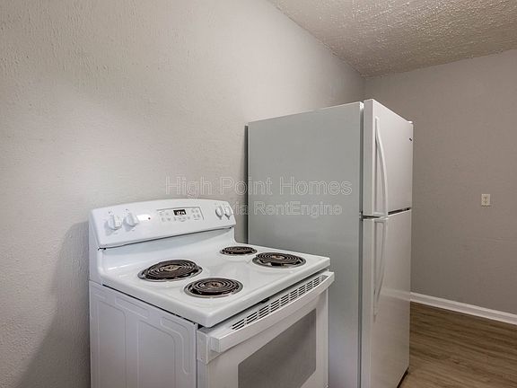 3rd image of 433 Carver Ln