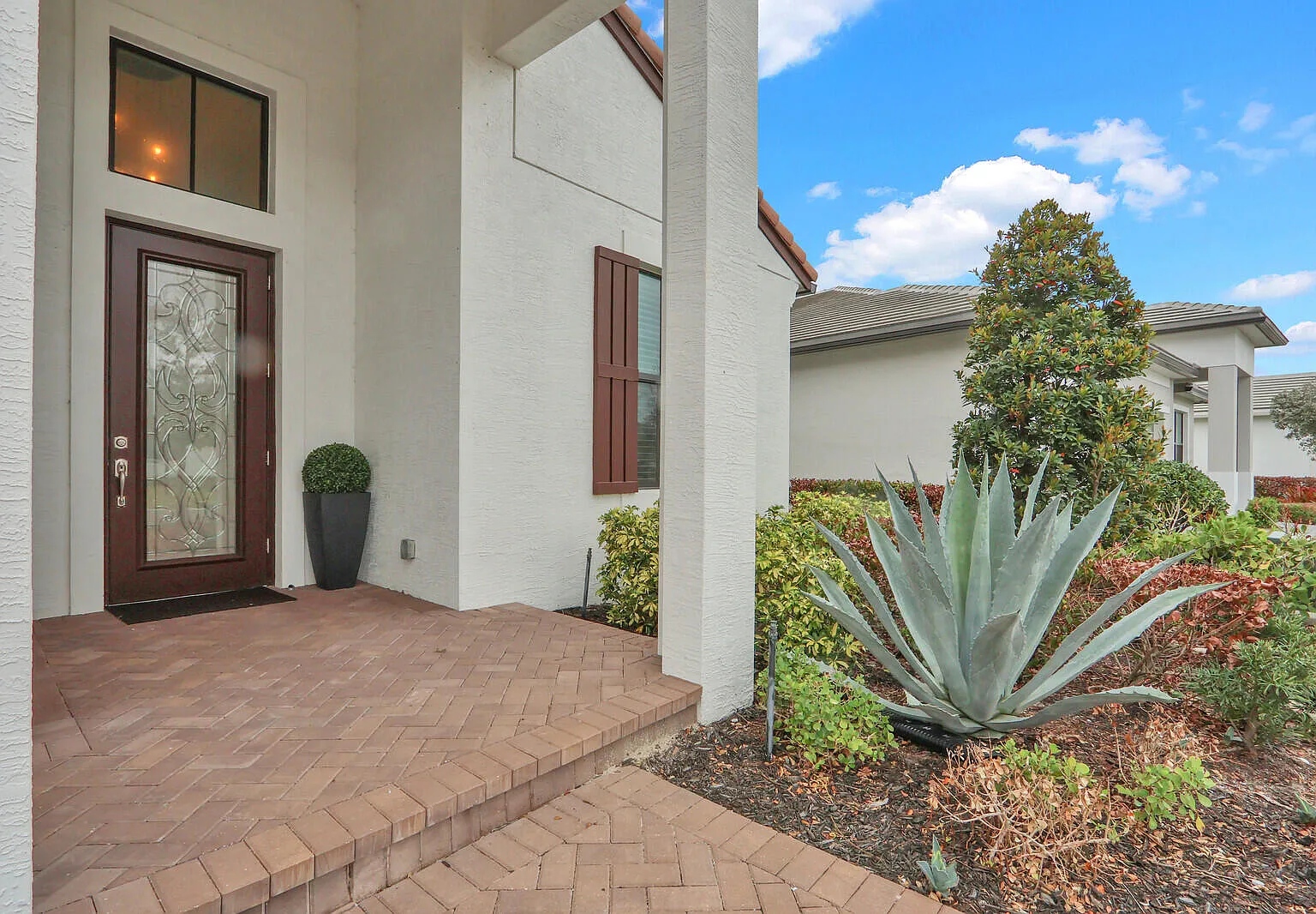 3 bed, 3.0 bath, 2553 sqft, $4,700 — Photo 3