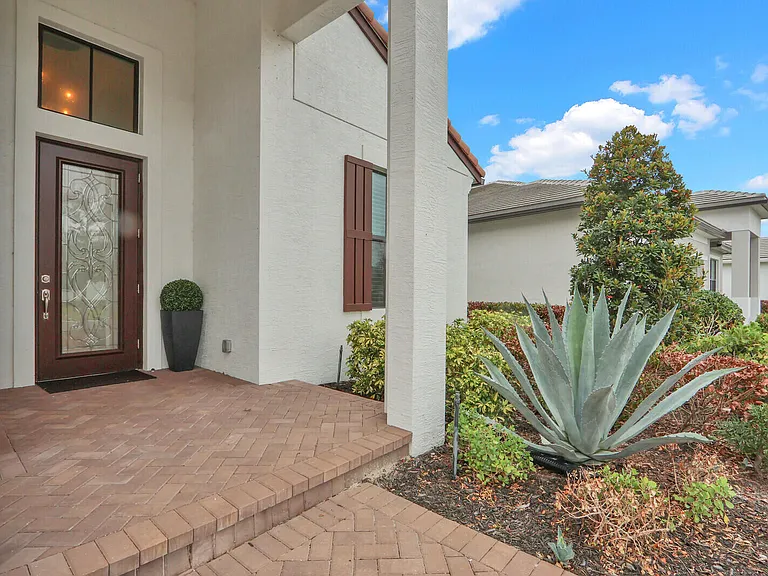9204 SW Arco Way — Photo 3
