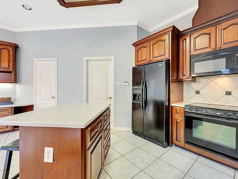 2421 Baycrest Dr — Photo 16