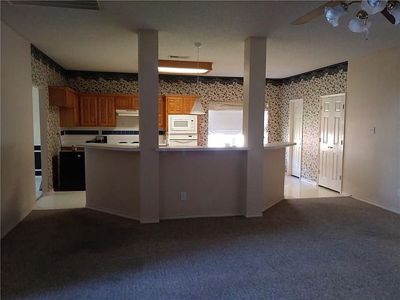 3rd image of 1411 Pine Bluff Dr