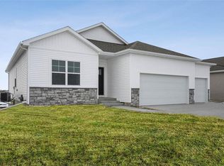 980 Spruce St, Waukee, IA 50263