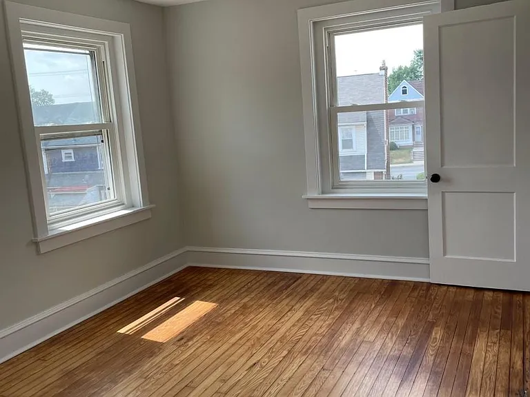 306 W Freedley St — Photo 18