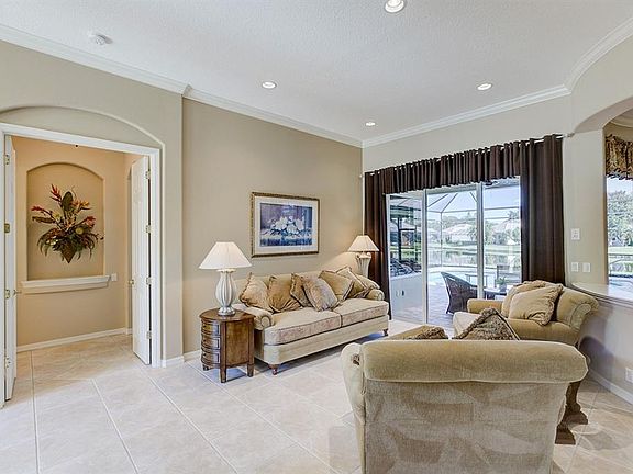 4th image of 4929 Woodhurst Dr