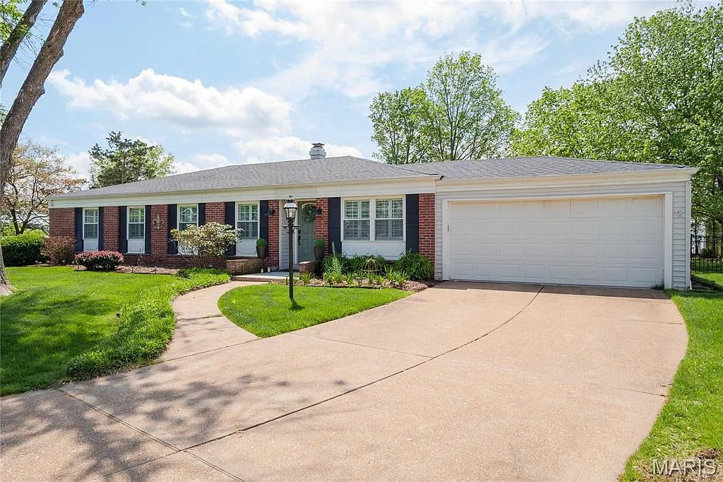 835 Montmartre Ct photo 1