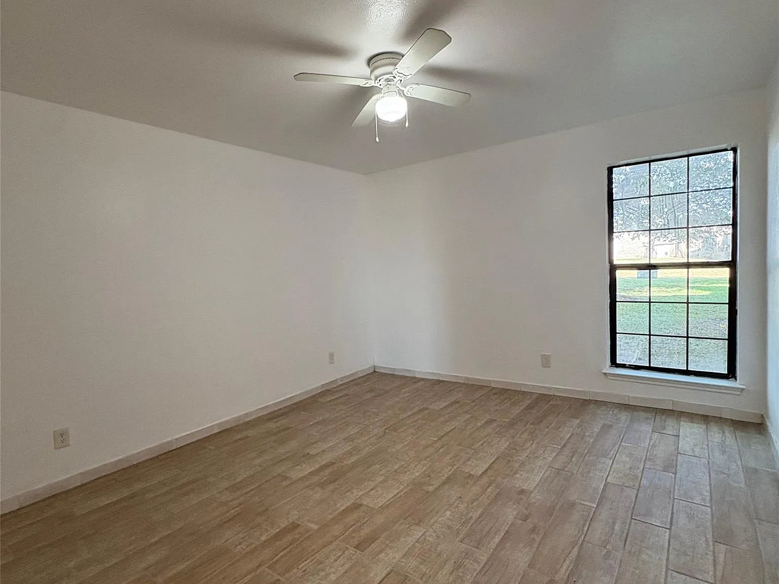 5913 Lake Hubbard Pkwy — Photo 3