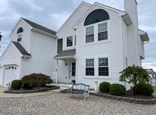 32 Toppinglift Dr, Bayville, NJ 08721