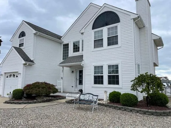 32 Toppinglift Drive, Bayville, NJ 08721