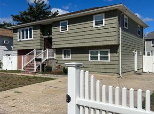 17 Ticino Pl, Copiague, NY 11726