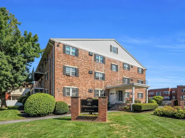 305 Pine St APT 6, Lowell, MA 01851
