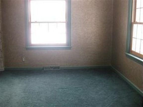 5th image of 450 W Lorain St