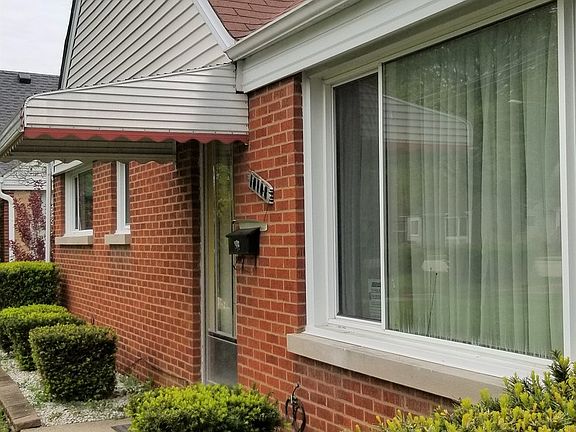 2nd image of 10108 Dickens Ave