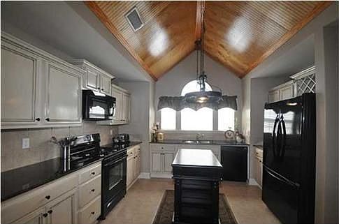 5th image of 126 Windermere Cir