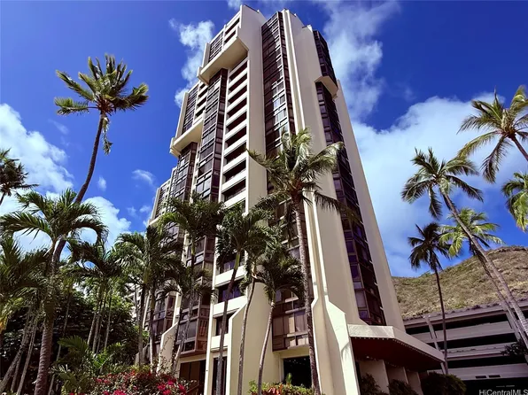 521 Hahaione St #215L, Honolulu, HI 96825