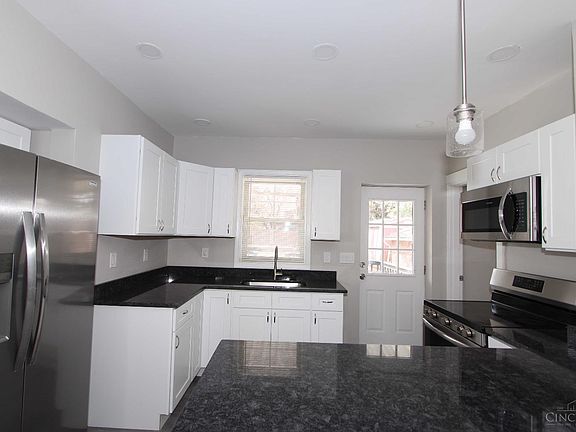 4th image of 3837 Iona Ave
