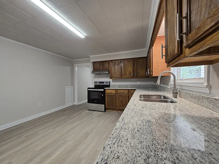 299 Francis St — Photo 9