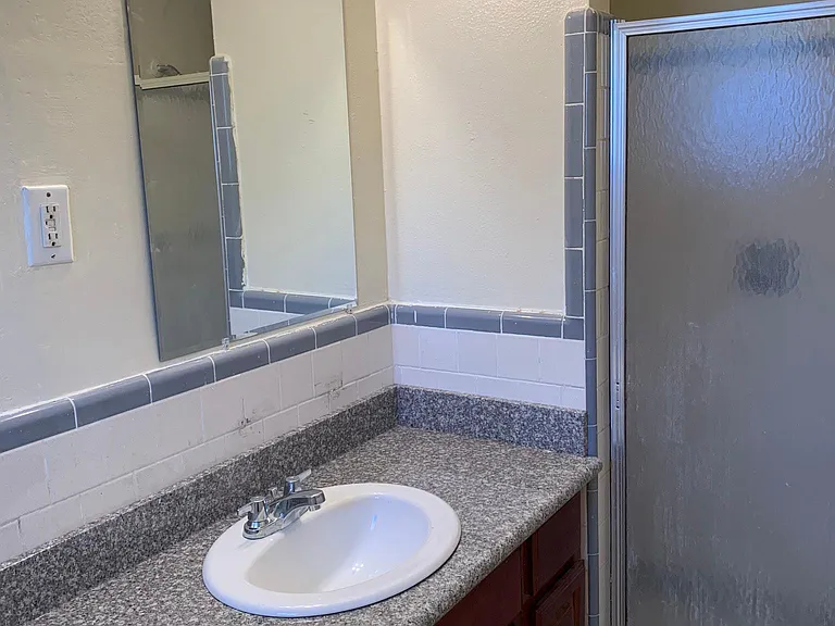 1136 Homestead Ave — Photo 5