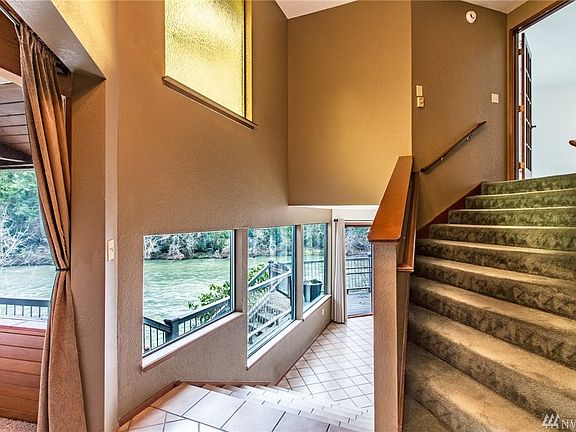 3rd image of 8424 Sumac Ct SE