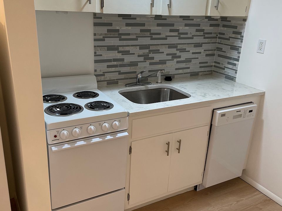 Granite and tile galley kitchen
