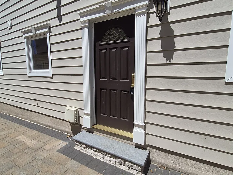 364 Elvin St #2 — Photo 1