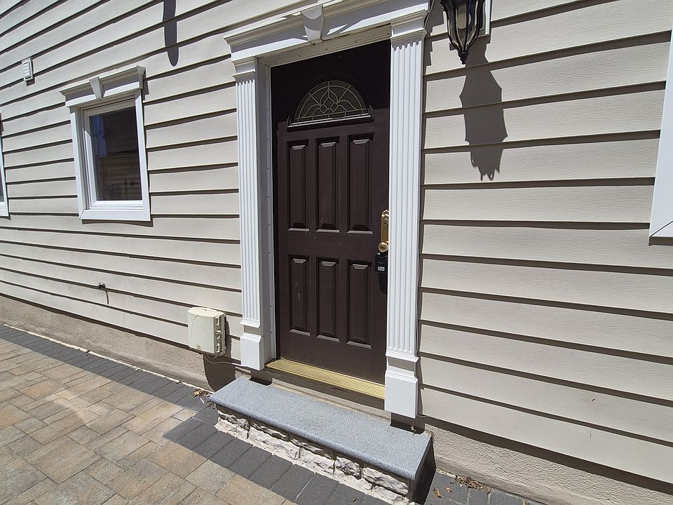 1st image of 364 Elvin St Floor 2