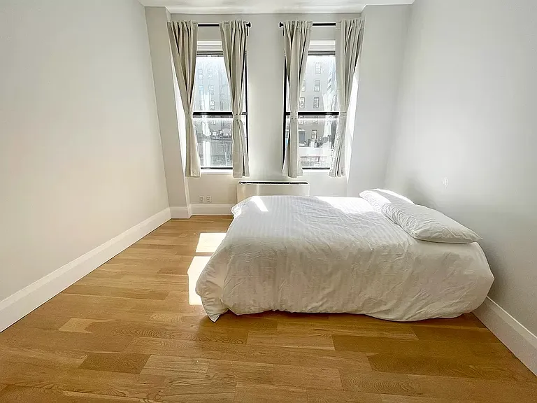 71 Nassau St #5D — Photo 11