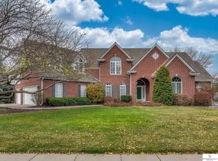 18422 Poppleton Cir, Omaha, NE 68130