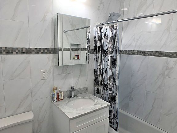 5th image of 104 Forsyth St #1