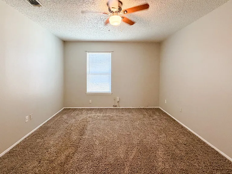 333 Charles St — Photo 17