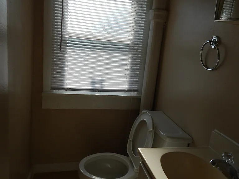 2200 Wayne Ave — Photo 7