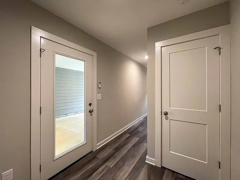 56 W Cascade St — Photo 16