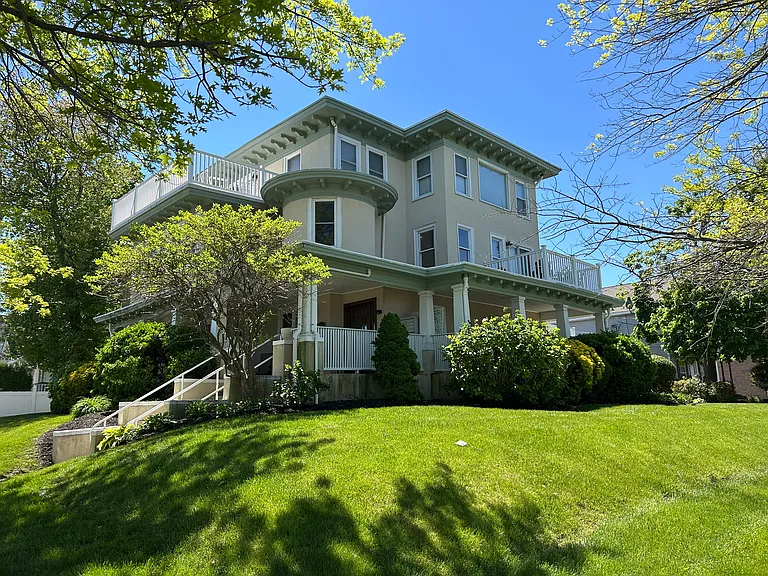 1211 Grand Ave #4 — Photo 3