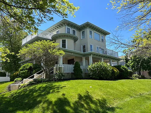 1211 Grand Ave Photo 1