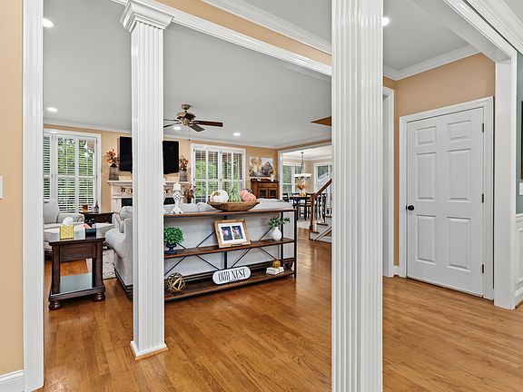 3rd image of 4209 Bellflower Cir
