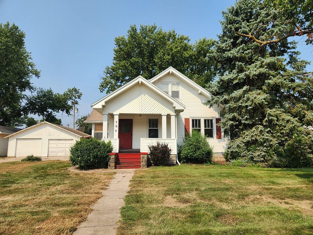 705 4th St - Property Image