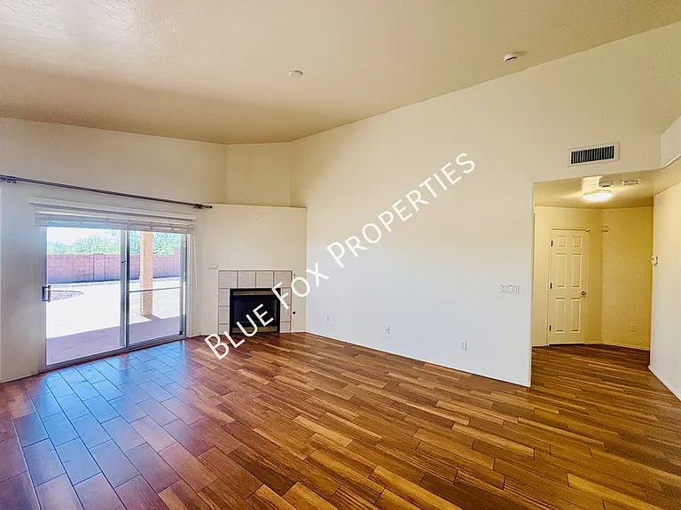 10451 N Calle Verano Seco — Photo 4