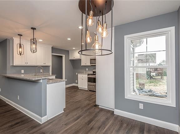 4th image of 2317 Ellen St