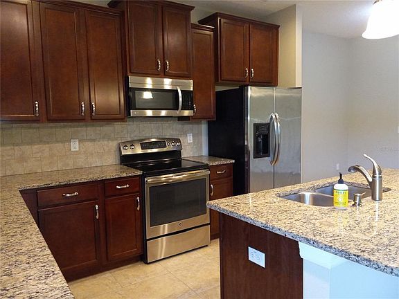 3rd image of 2819 Birchcreek Dr
