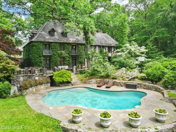 49 Fox Run Ln, Greenwich, CT 06831